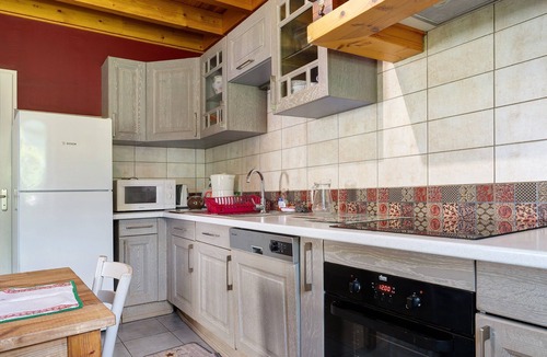 Lau-Balagnas House | Holiday Home "Gîte Chez Pascalette" with Mountain View, Private Terrace and Wi-Fi