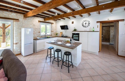 Saint-Georges House | Holiday Home 'Gite Coeur Des Ondes - Coquelicot' with Private Terrace and Shared Garden