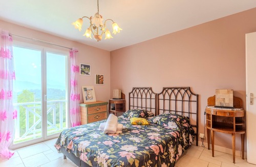 Buzy House | Holiday Home 'Gîte Gousseau' with Mountain View, Private Terrace & Wi-Fi
