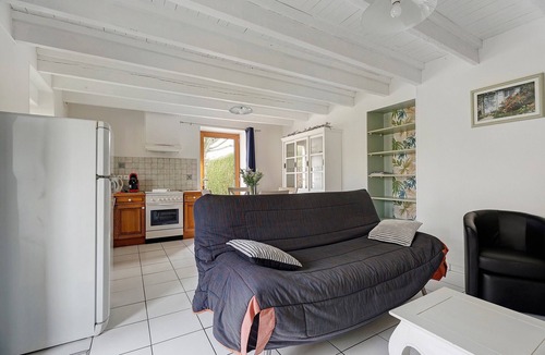 Lanvallay House | Holiday Home "Gîte Hirondelle" with Private Terrace, Garden, and Wi-Fi