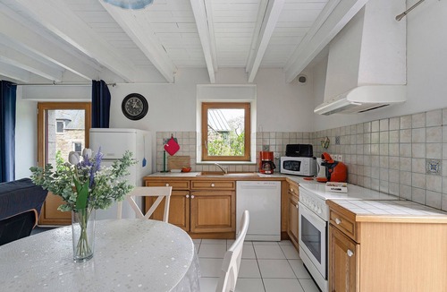 Lanvallay House | Holiday Home "Gîte Hirondelle" with Private Terrace, Garden, and Wi-Fi