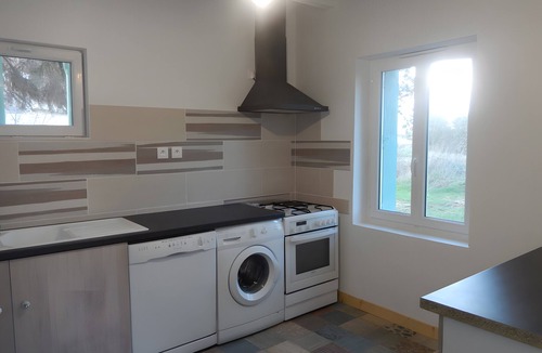 Couddes House | Holiday Home 'Gite Hirond'ailes D'ange' with Private Terrace and Shared Garden