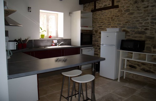 Corseul House | Holiday Home 'Gîte Joly' with Private Terrace, Private Garden and Wi-Fi