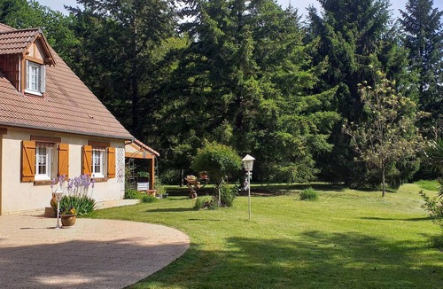 Chitenay House | Holiday Home 'Gite La Chenevelle' with Private Terrace, Private Garden and Wi-Fi