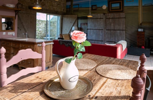 Prat House | Holiday Home 'Gite La Grange Cheval Rouge 4 Pers' with Shared Pool