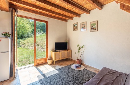 Peyrouse House | Holiday Home “Gîte Lieuj” with Mountain View, Private Terrace, and Wi-Fi