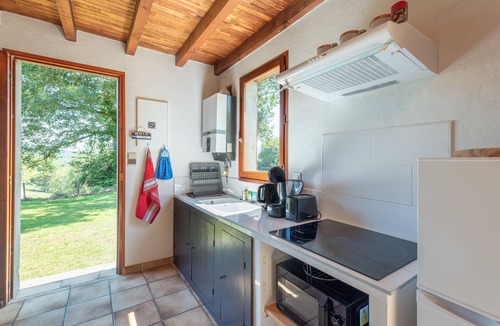 Peyrouse House | Holiday Home “Gîte Lieuj” with Mountain View, Private Terrace, and Wi-Fi