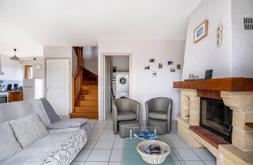 Lanvallay House | Holiday Home 'Gite Palombe' with Private Terrace, Private Garden and Wi-Fi