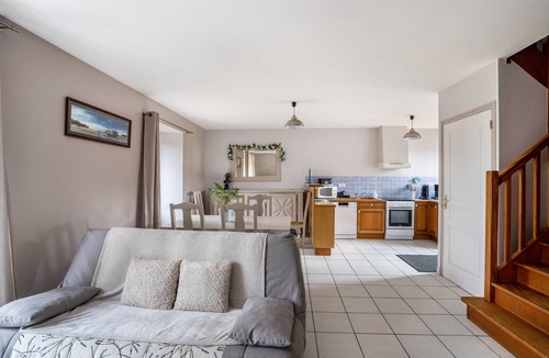 Lanvallay House | Holiday Home 'Gite Palombe' with Private Terrace, Private Garden and Wi-Fi