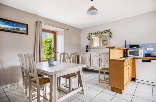 Lanvallay House | Holiday Home 'Gite Palombe' with Private Terrace, Private Garden and Wi-Fi