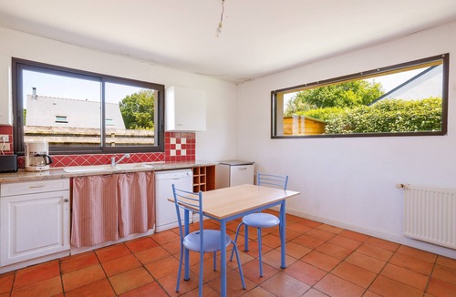 Garlan House | Holiday Home 'Grande Maison Familiale Proche Gr34' with Private Terrace and Private Garden