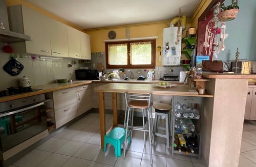 Pradines House | Holiday Home in Pradines with Renovated Private Garden