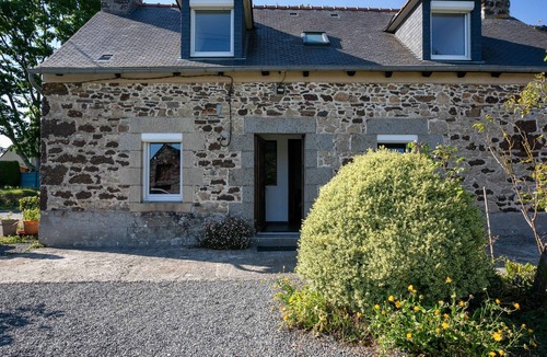 Tressignaux House | Holiday Home "Kerkohann" with Private Garden & Wi-Fi