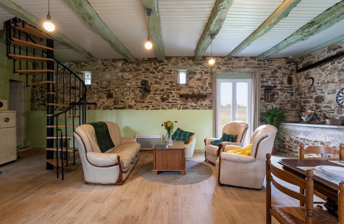 Allineuc House | Holiday Home 'L'abreuvoir Du Leffo' with Private Terrace, Private Garden and Wi-Fi