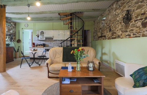 Allineuc House | Holiday Home 'L'abreuvoir Du Leffo' with Private Terrace, Private Garden and Wi-Fi