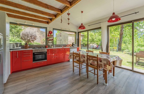 Freychenet House | Holiday Home “La Barraço” with Mountain View, Private Terrace & Wi-Fi