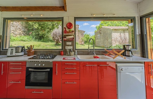 Freychenet House | Holiday Home “La Barraço” with Mountain View, Private Terrace & Wi-Fi