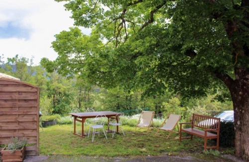 Peyroules House | Holiday Home 'La Bastide Des Moines' with Mountain View, Private Garden and Wi-Fi