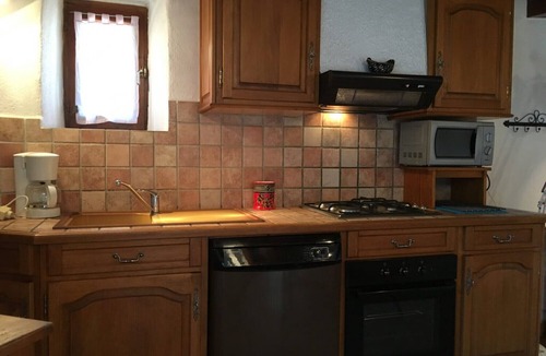 Fontareches House | Holiday Home 'La Bergerie' with Shared Pool, Private Terrace and Wi-Fi
