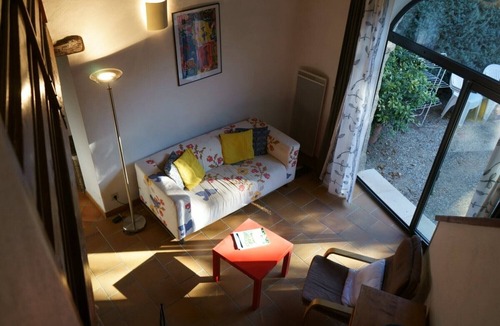 Fontareches House | Holiday Home 'La Bergerie' with Shared Pool, Private Terrace and Wi-Fi