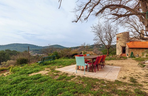 Bandol House | Holiday Home 'La Clavelle' with Mountain View, Private Terrace and Private Garden