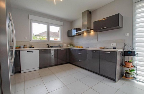 Breviandes House | Holiday Home 'Le Fairway' with Private Terrace, Garden and Wi-Fi