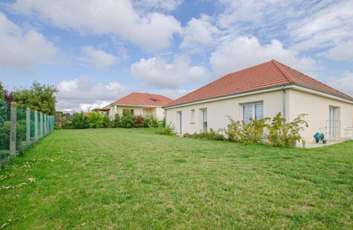 Breviandes House | Holiday Home 'Le Fairway' with Private Terrace, Garden and Wi-Fi