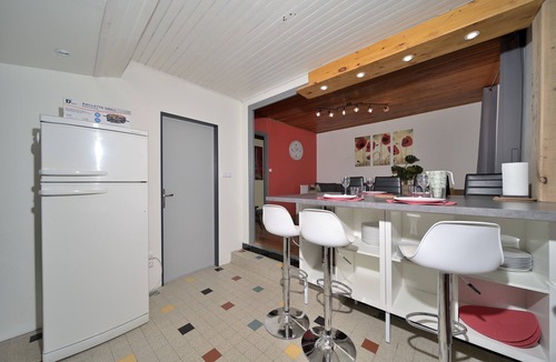 Auzat House | Holiday Home 'Le Gîte Des 3000 With Spa' with Private Terrace and Wi-Fi