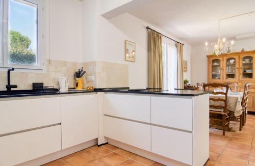 Nans-les-Pins House | Holiday Home Le Jardin du Golf by Interhome