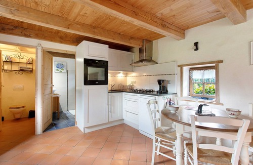 Prat House | Holiday Home “Le Jardin De La Rose Bleue” with Private Terrace and Garden
