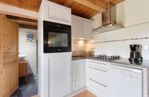 Prat House | Holiday Home “Le Jardin De La Rose Bleue” with Private Terrace and Garden