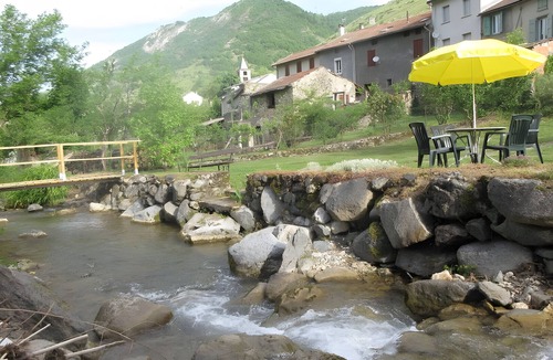 Caussou House | Holiday Home 'Le Marmare' with Mountain View, Private Terrace and Wi-Fi