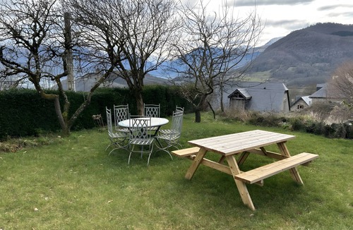 Salles House | Holiday Home “Le Pic Vert”: Mountain Views, Private Terrace & Wi-Fi