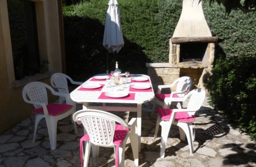 Fontareches House | Holiday Home 'Les Lavandes' with Shared Pool