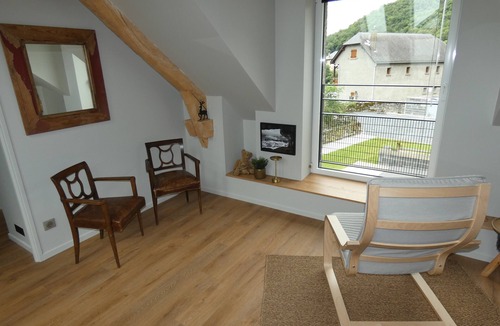Agos-Vidalos House | Holiday Home “L’Escale Pibeste” with Mountain View, Wi-Fi and Air Conditioning