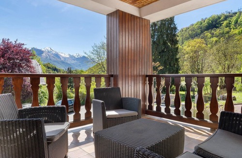 Argeles Gazost House | Holiday Home 'Maison L'arrieulat' with Mountain View, Shared Terrace and Wi-Fi