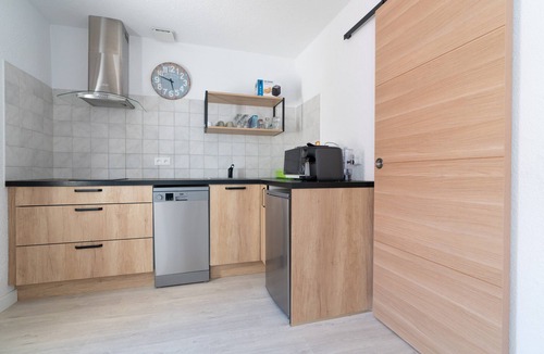 Valras-Plage House | Holiday Home 'Maison De Pecheur, la Rose Des Vents' with Terrace & Wi-Fi