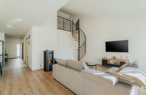 Trevron House | Holiday Home 'Maison Avec Jardin Proche Dinan' with Private Terrace, Private Garden and Wi-Fi