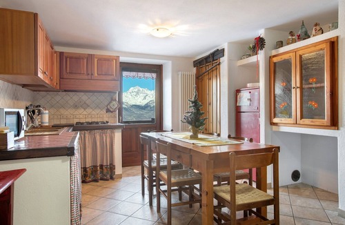 Gressan House | Holiday Home 'Maison Cerise' with Mountain View, Private Garden and Wi-Fi
