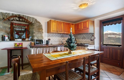Gressan House | Holiday Home 'Maison Cerise' with Mountain View, Private Garden and Wi-Fi