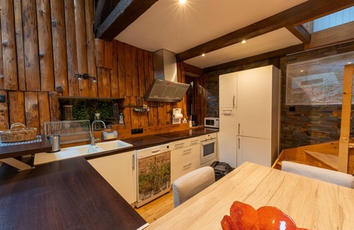 Orgeix House | Holiday Home 'Maison De Village' with Private Terrace
