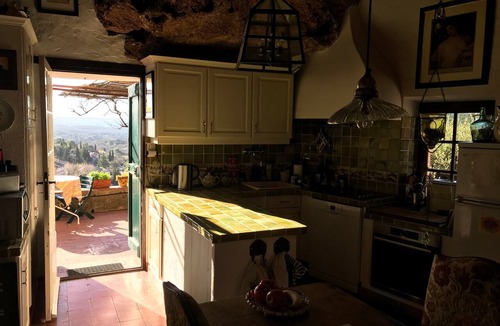 Cotignac House | Holiday Home 'Maison-Grotte De Conte De Fées' with Mountain View, Private Terrace and Wi-Fi