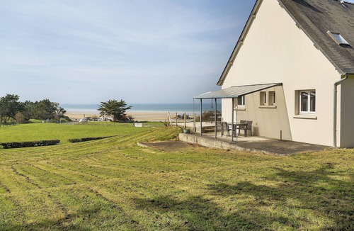 Erquy House | Holiday Home 'Maison Sacatère Sea View' with Shared Terrace, Sea View & Wi-Fi