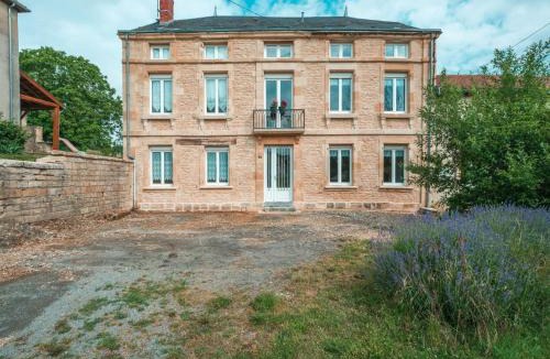 Nouart House | Holiday Home Nouart with Barbecue Garden, cleaning included