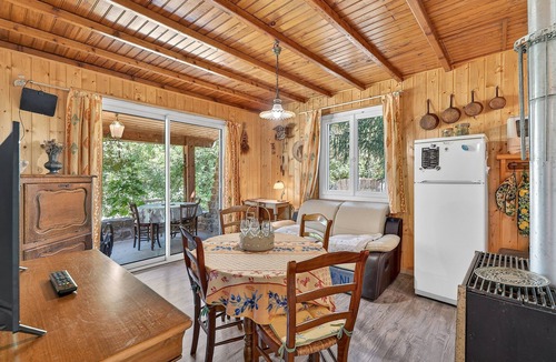 Thorame-Basse House | Holiday Home 'Petit Chalet' with Mountain View, Private Terrace and Private Garden
