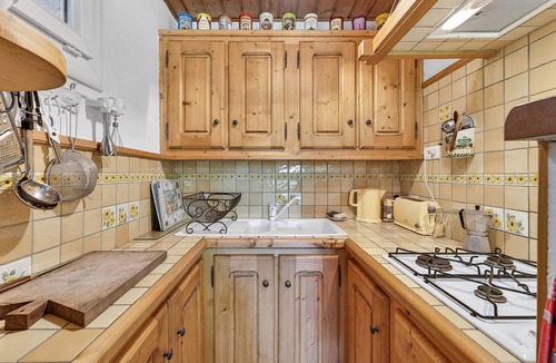 Thorame-Basse House | Holiday Home 'Petit Chalet' with Mountain View, Private Terrace and Private Garden