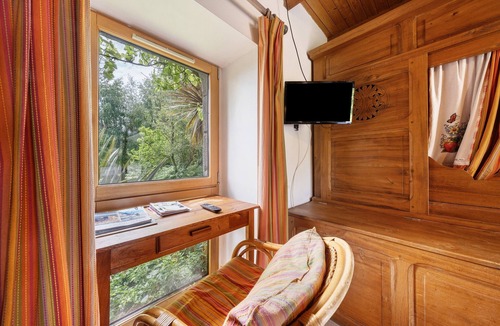 Plouvorn House | Holiday Home “Petit Gîte - Créac'h-Gourlès” with Wi-Fi