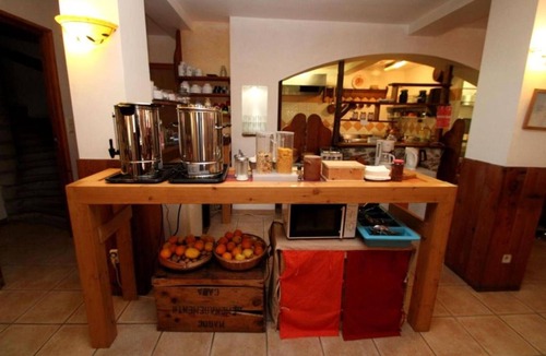 Aiguilles House | Holiday Home 'Petite Auberge' with Mountain View, Shared Terrace and Wi-Fi