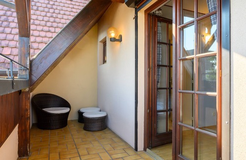 Rorschwihr House | Holiday Home 'Sur La Route Du Vin' with Balconies and Wi-Fi