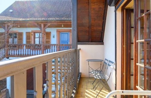 Rorschwihr House | Holiday Home 'Sur La Route Du Vin' with Balconies and Wi-Fi